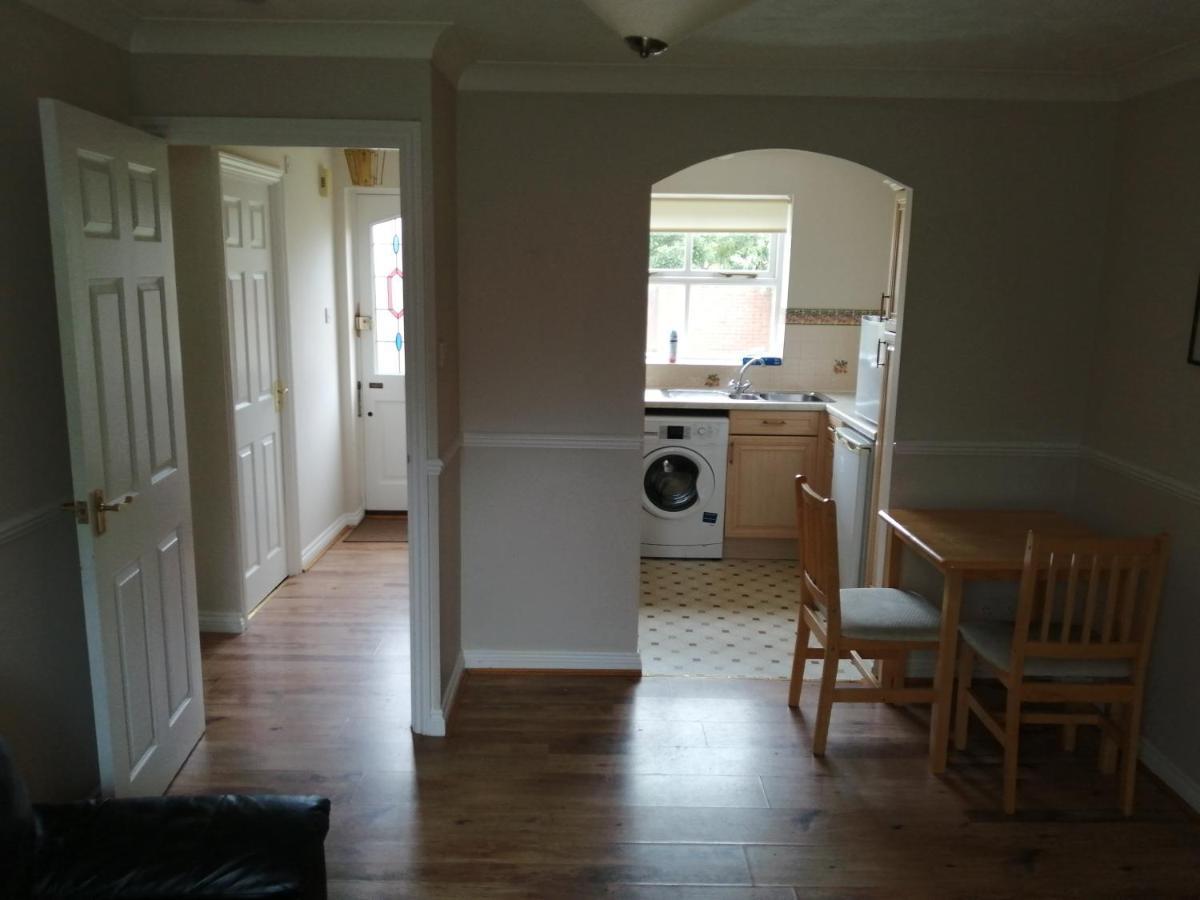 Grant Close Wickford Exterior foto